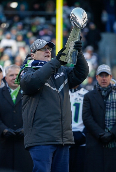 Paul_Holds_Trophy_Seattle_Hawks